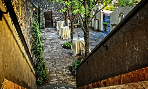 outside wedding venue houston daytime.jpg