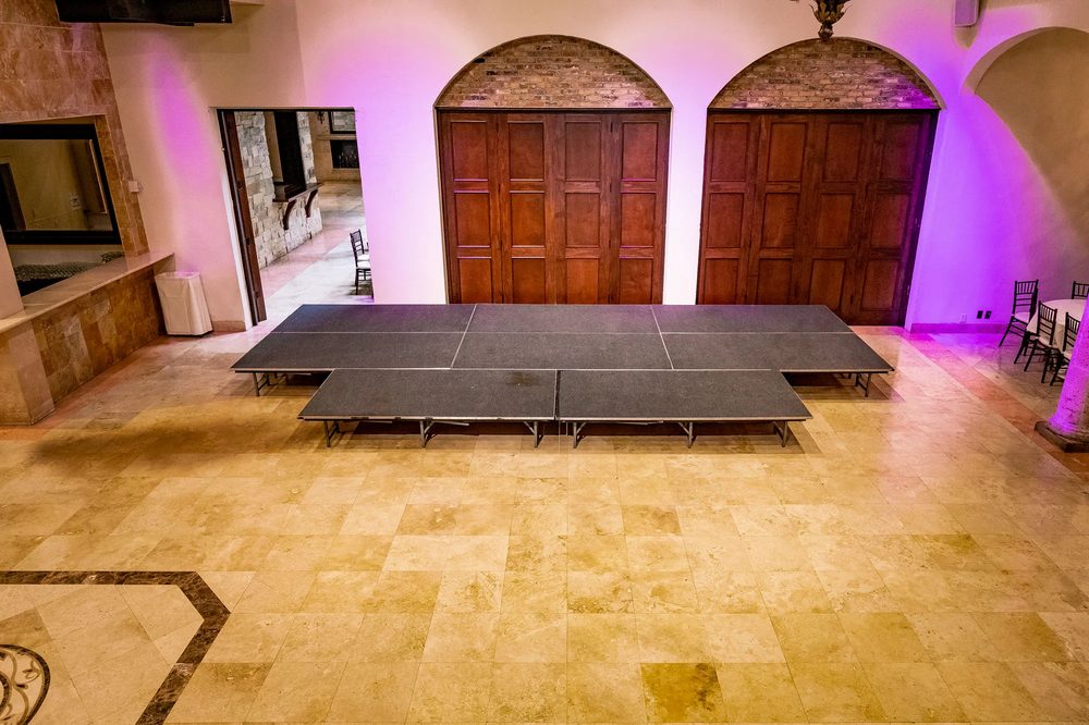 Carillon Doors Stage - G