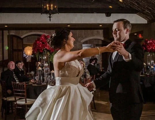 Should You Have a Band or a DJ at Your Wedding?